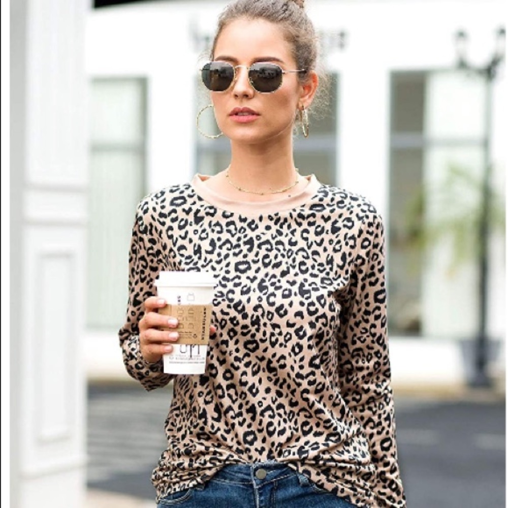 Women’s Leopard Print Crewneck - Picture 4 of 4